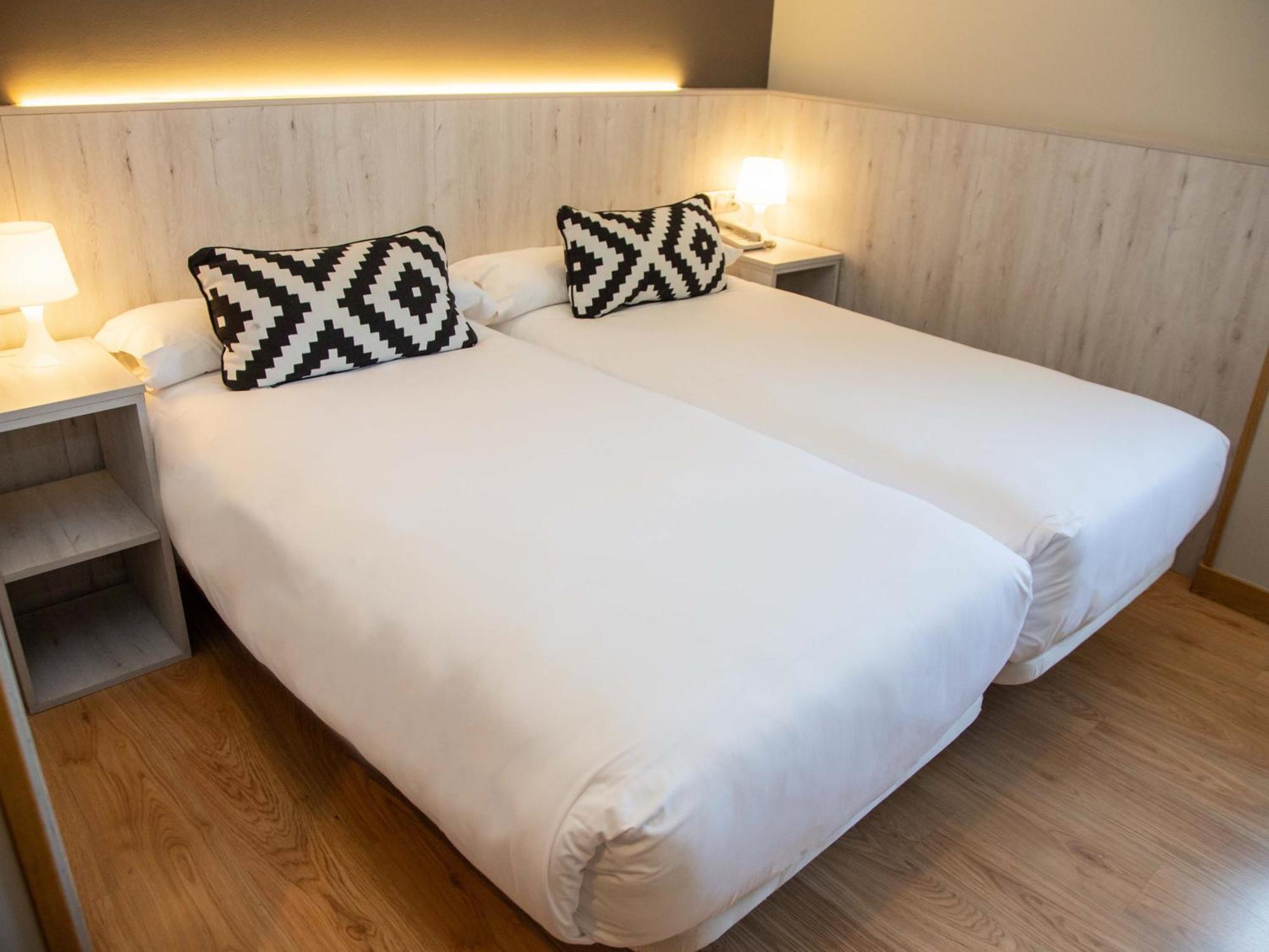 Hotel Restaurante Cadosa Сория Экстерьер фото
